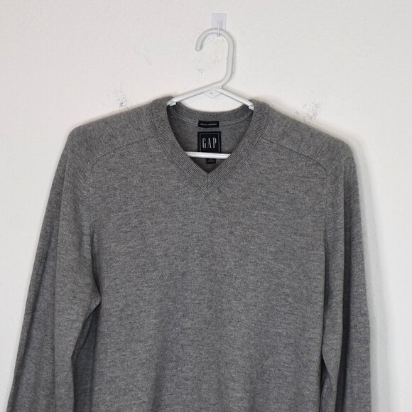 GAP Mens Sweater Sz L V-Neck Cotton Cashmere Minimalist Academia Preppy Neutral - Picture 2 of 14